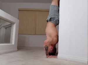 Handstandpushup.com Headstand handstand push up movement position
