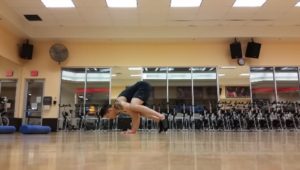 Handstandpushup.com Advanced Handstand Push Up Guide Freestanding Handstand Push Up movement 1