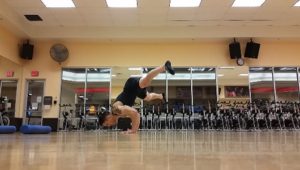 Handstandpushup.com Advanced Handstand Push Up Guide Freestanding Handstand Push Up movement 3