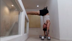 Handstandpushup.com Intermediate Handstand Push Up Guide 90 Degree push up movement position 2