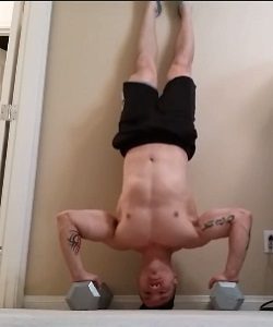 Handstandpushup.com Intermediate Handstand Push Up Guide strict handstand push up middle position
